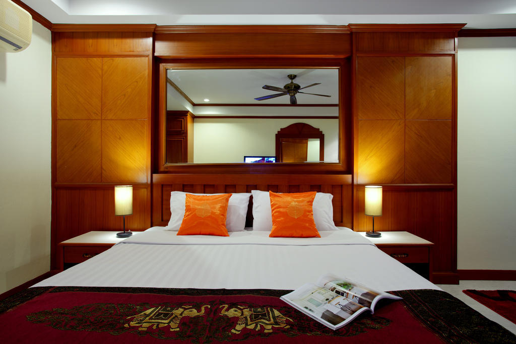 The Yim Siam Hotel Patong Exterior photo