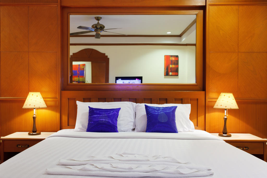 The Yim Siam Hotel Patong Exterior photo