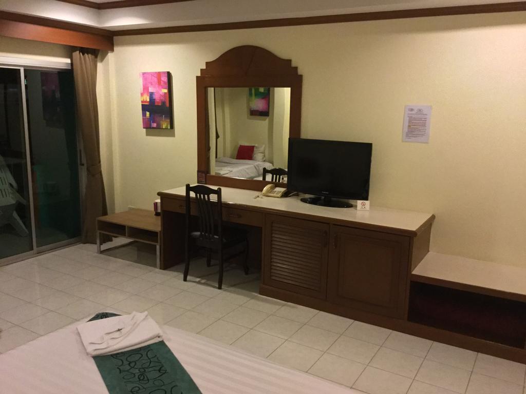 The Yim Siam Hotel Patong Exterior photo