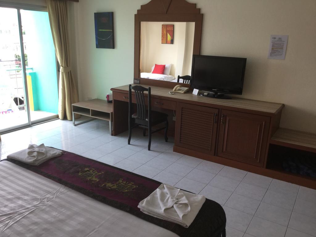 The Yim Siam Hotel Patong Exterior photo