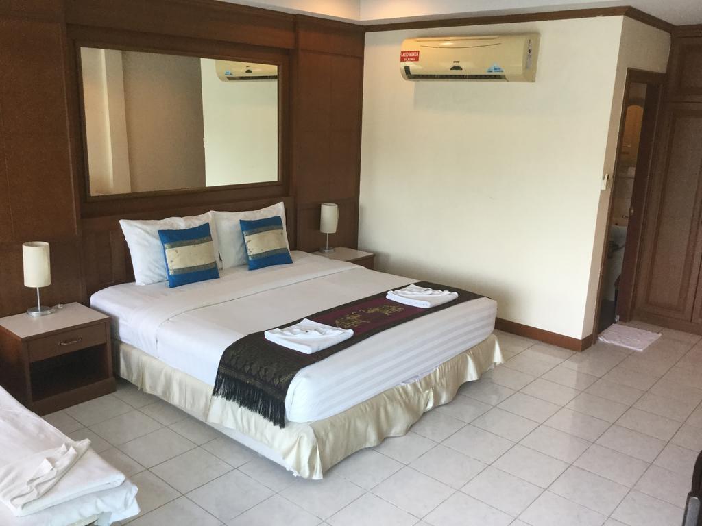 The Yim Siam Hotel Patong Exterior photo