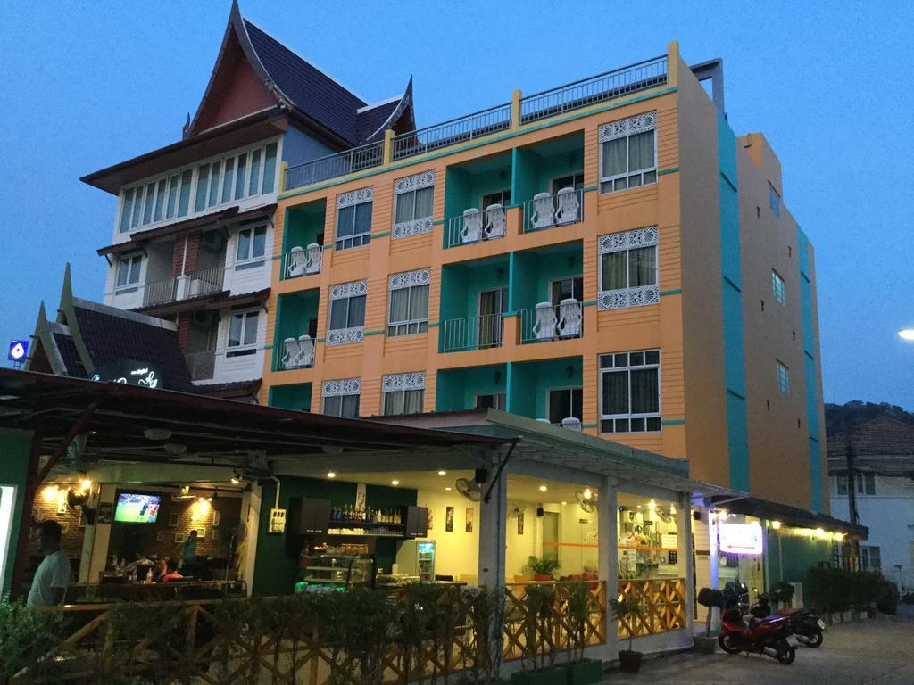 The Yim Siam Hotel Patong Exterior photo