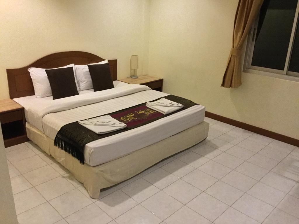 The Yim Siam Hotel Patong Exterior photo