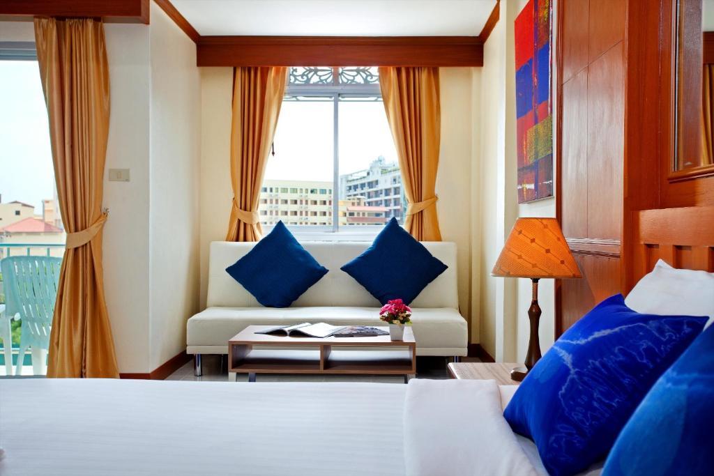 The Yim Siam Hotel Patong Exterior photo