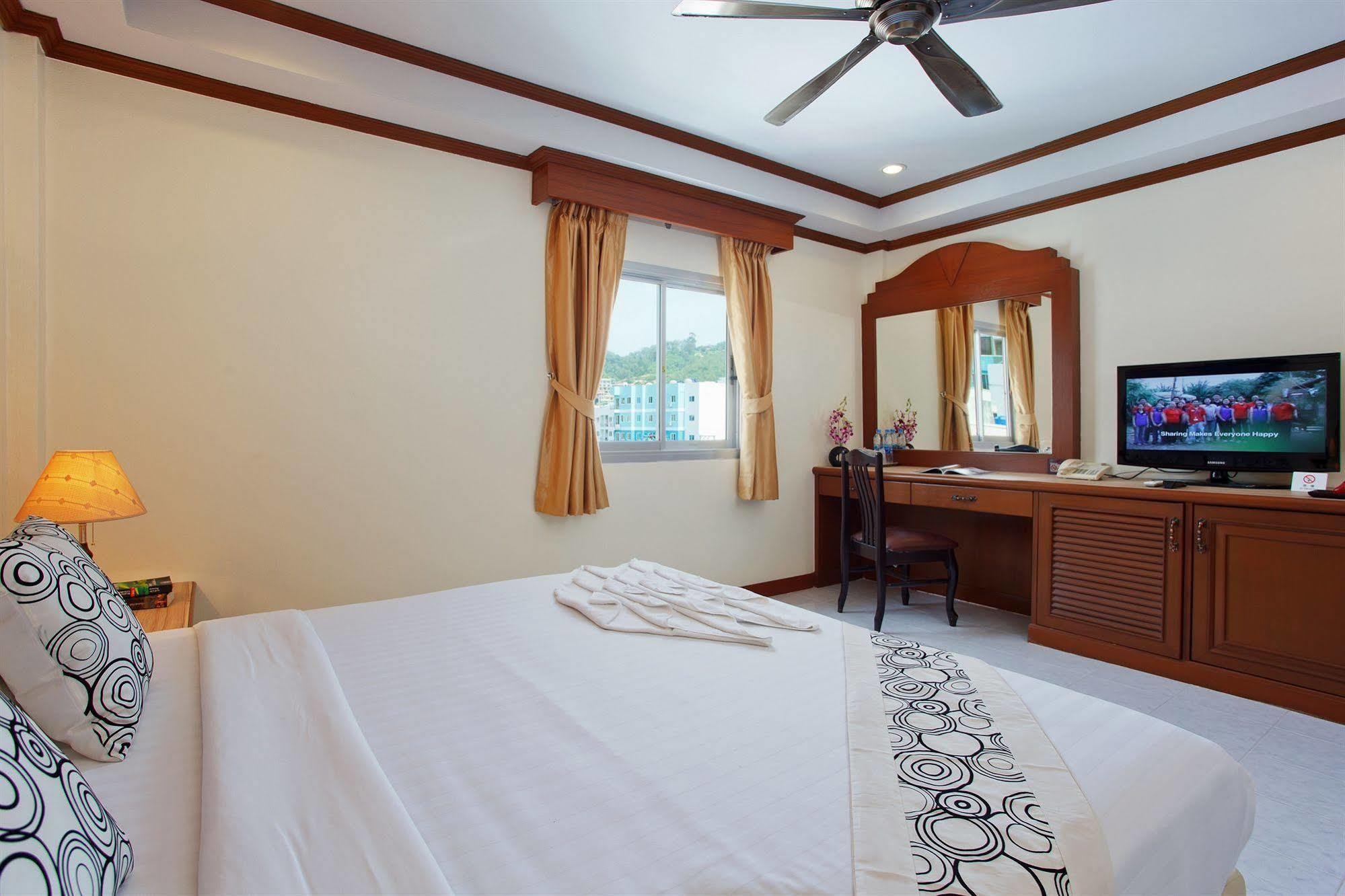 The Yim Siam Hotel Patong Exterior photo