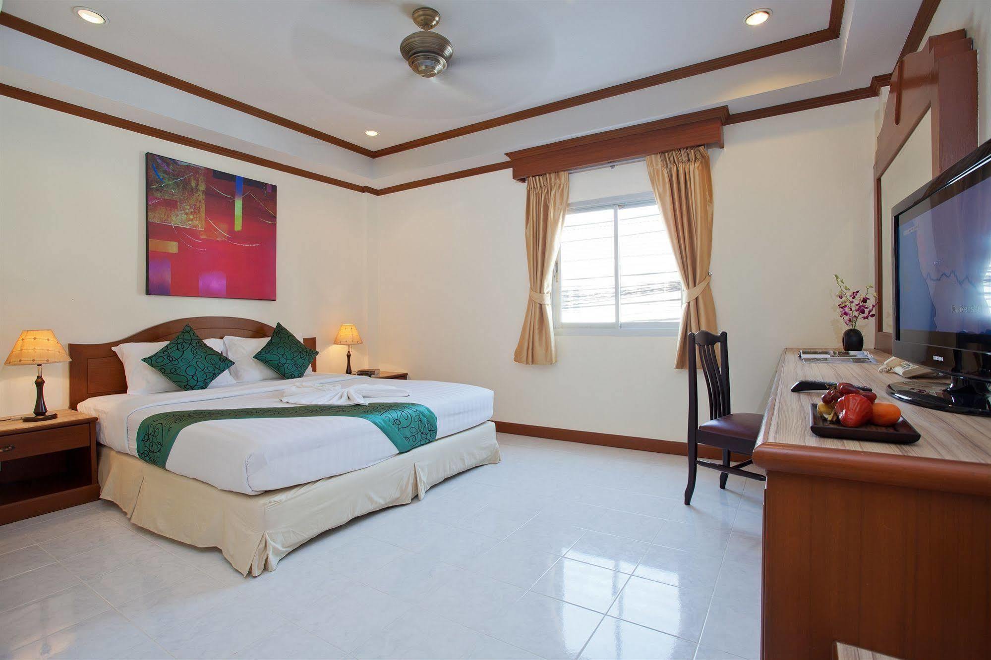 The Yim Siam Hotel Patong Exterior photo