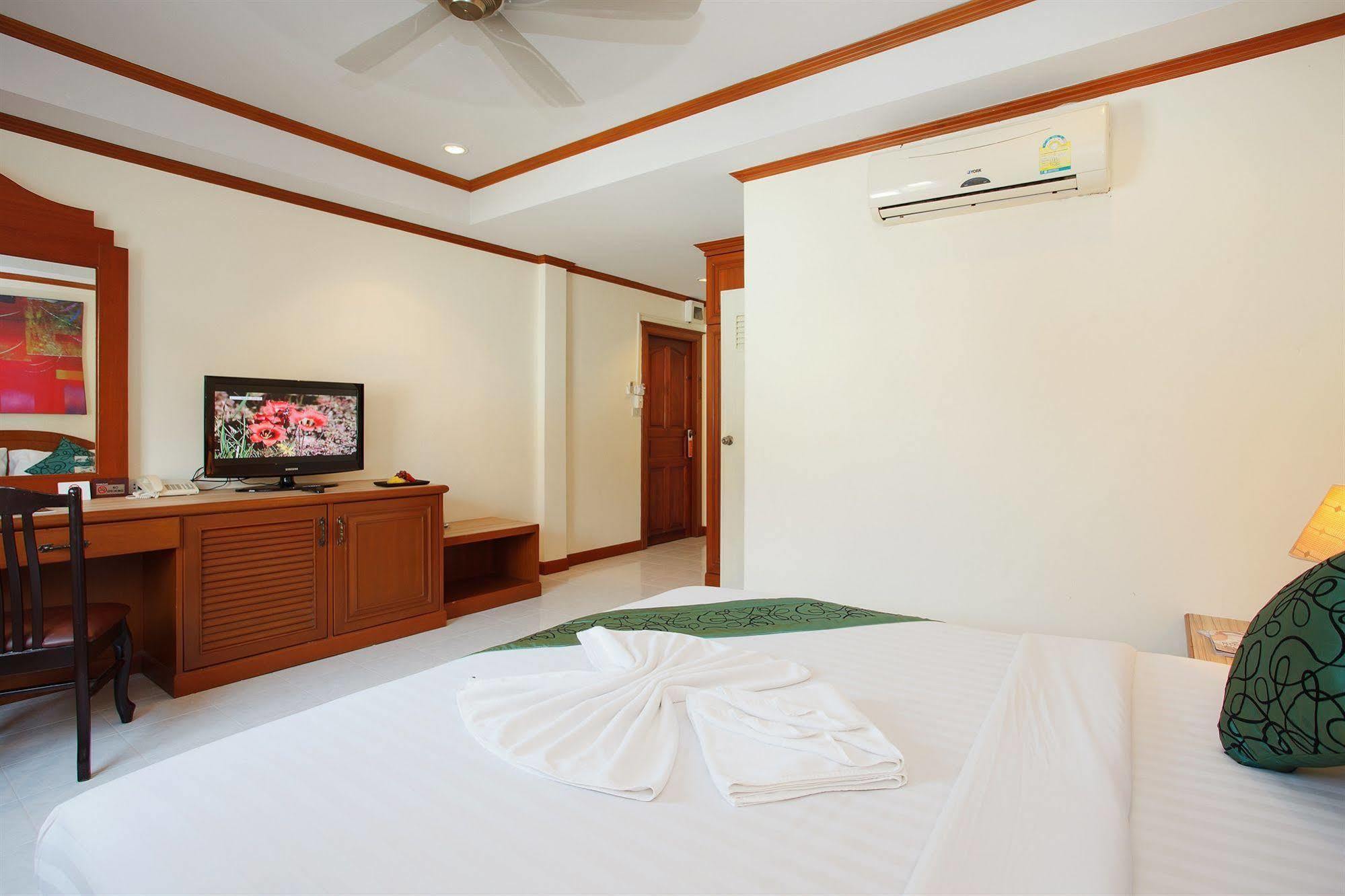 The Yim Siam Hotel Patong Exterior photo