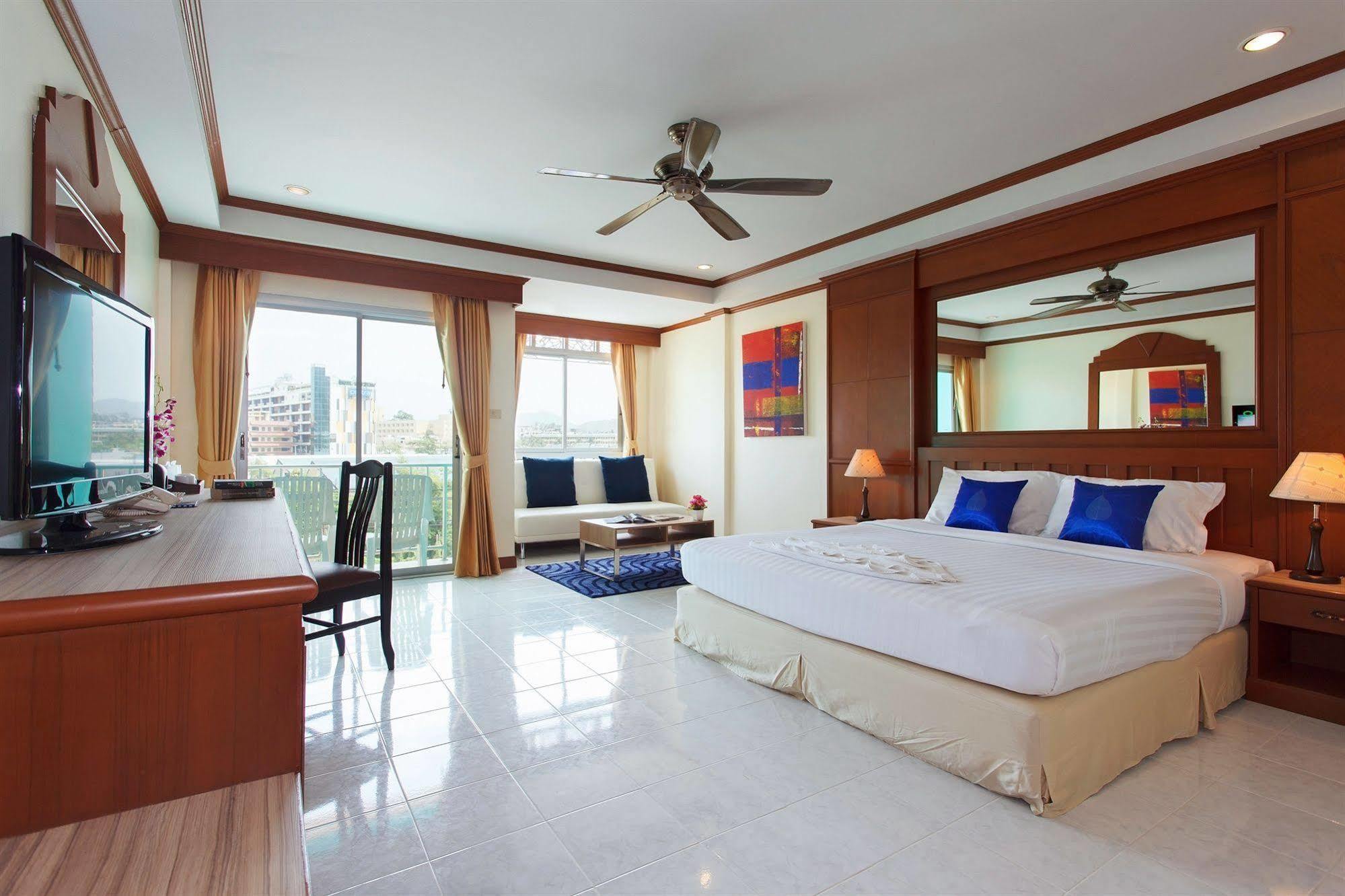 The Yim Siam Hotel Patong Exterior photo