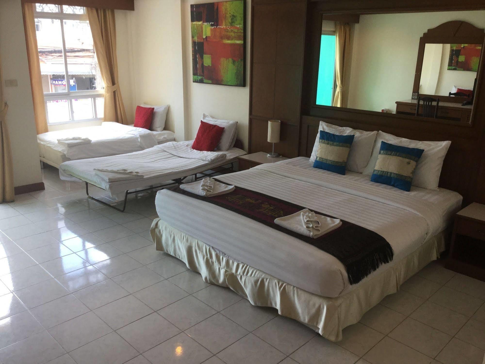 The Yim Siam Hotel Patong Exterior photo