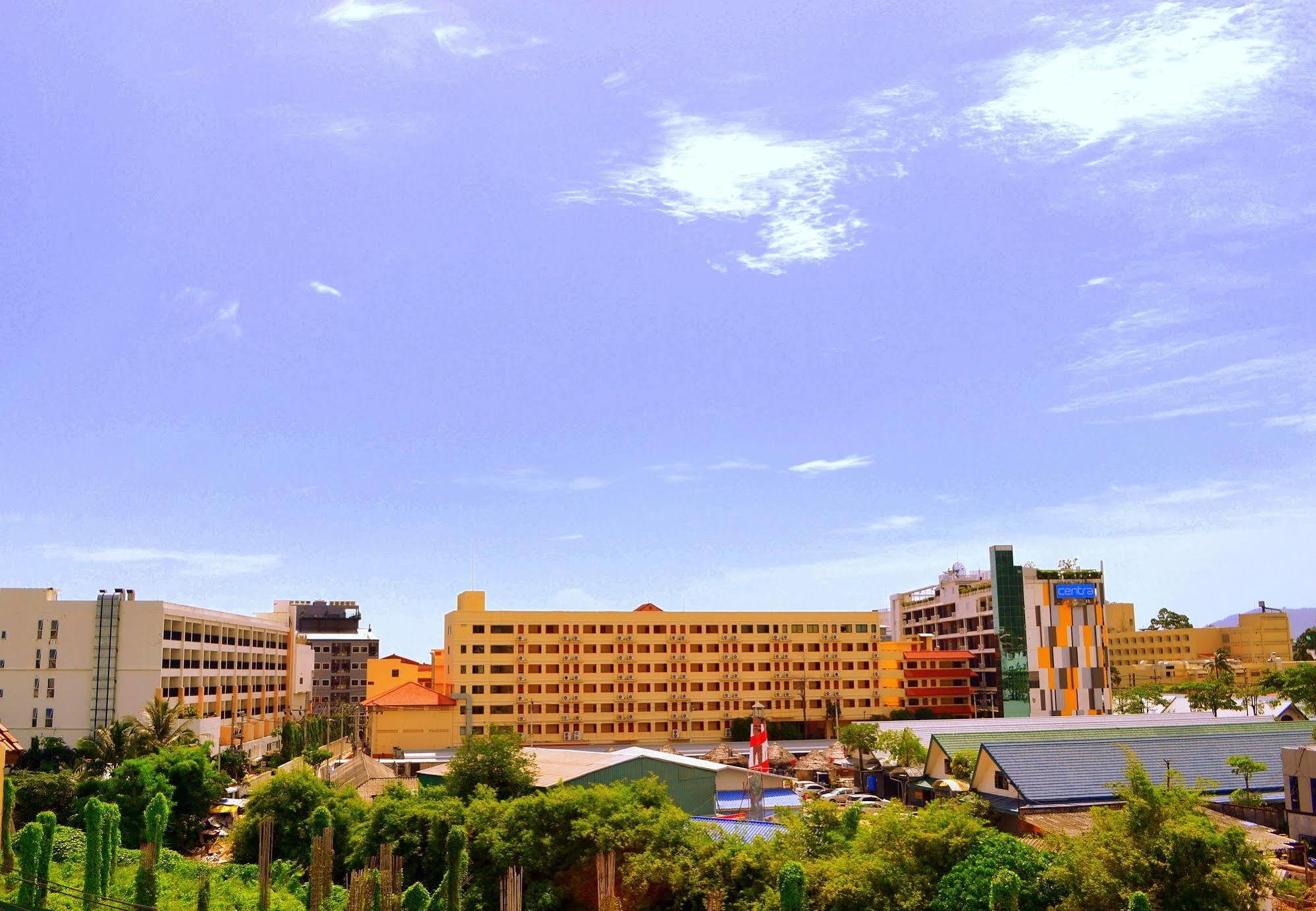 The Yim Siam Hotel Patong Exterior photo