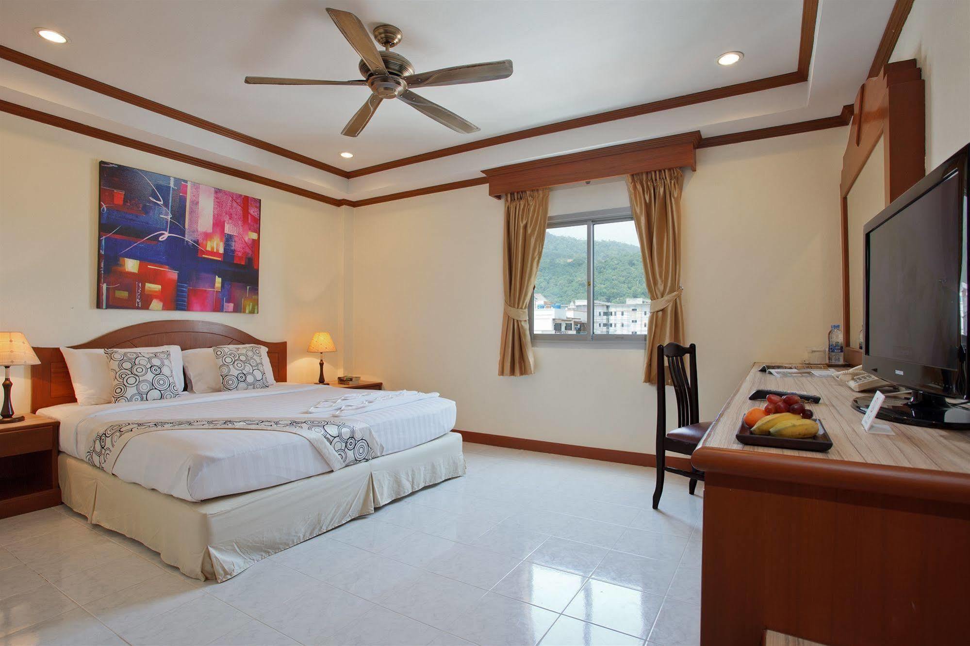 The Yim Siam Hotel Patong Exterior photo