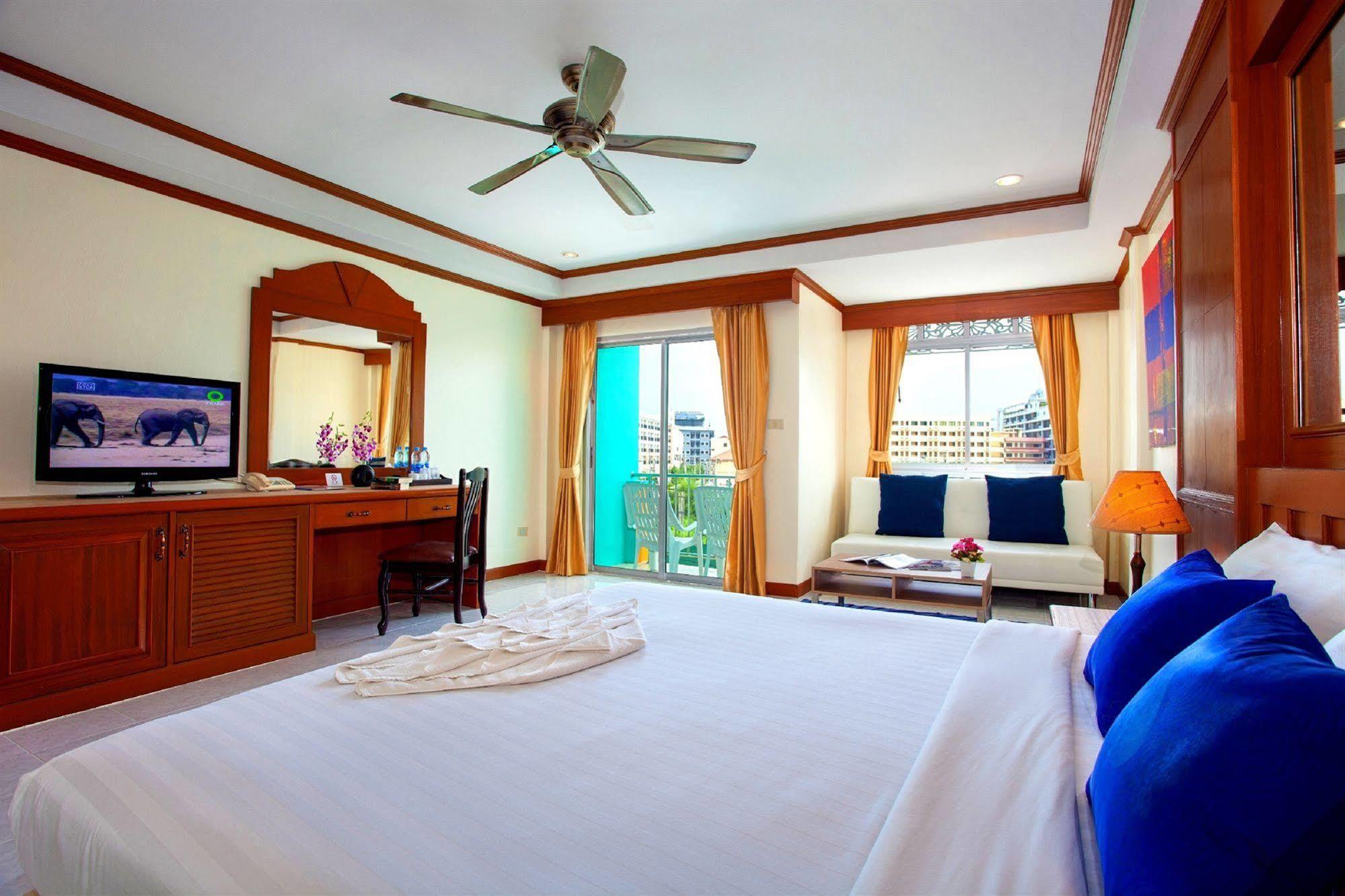 The Yim Siam Hotel Patong Exterior photo