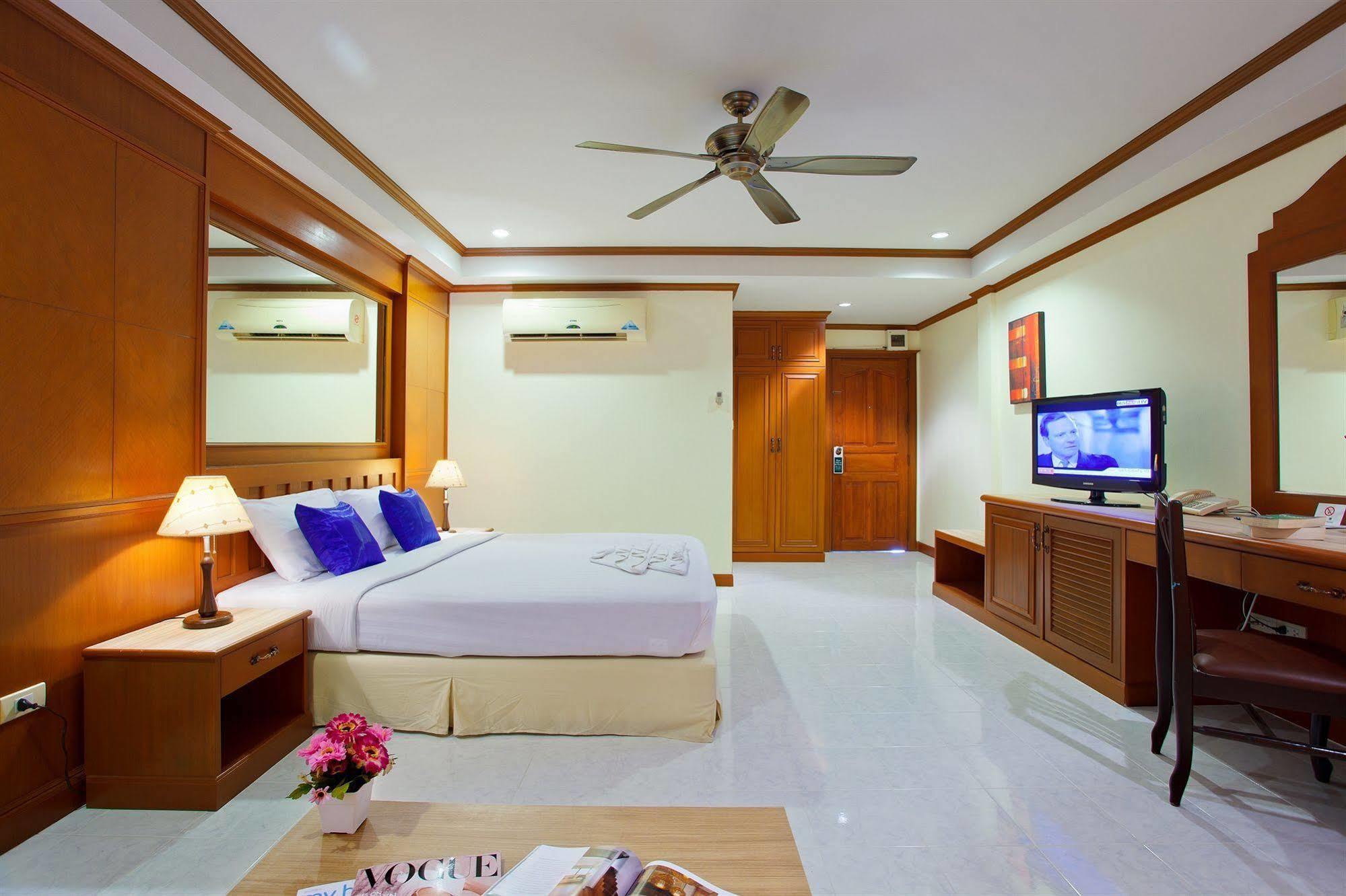 The Yim Siam Hotel Patong Exterior photo