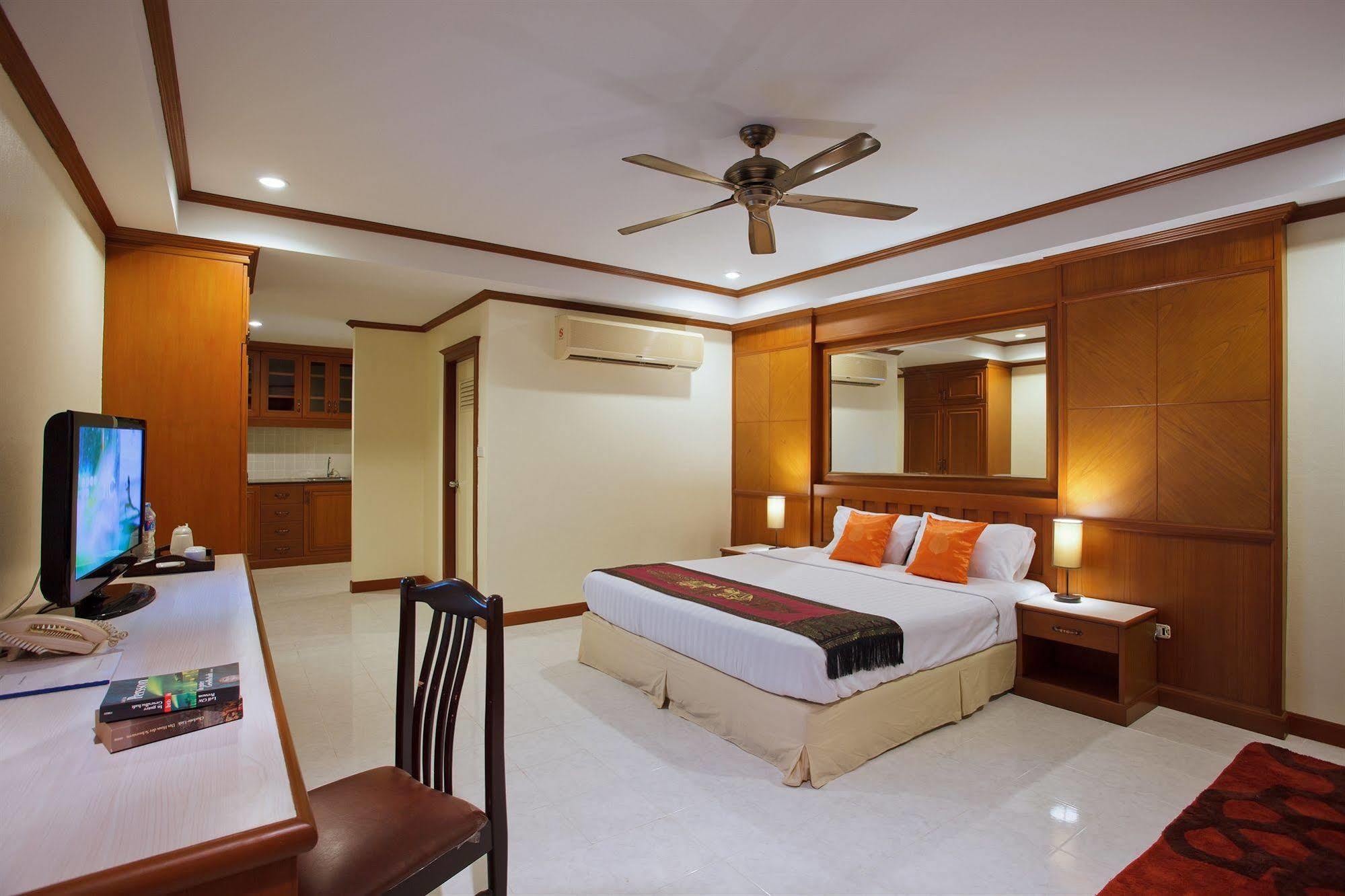 The Yim Siam Hotel Patong Exterior photo